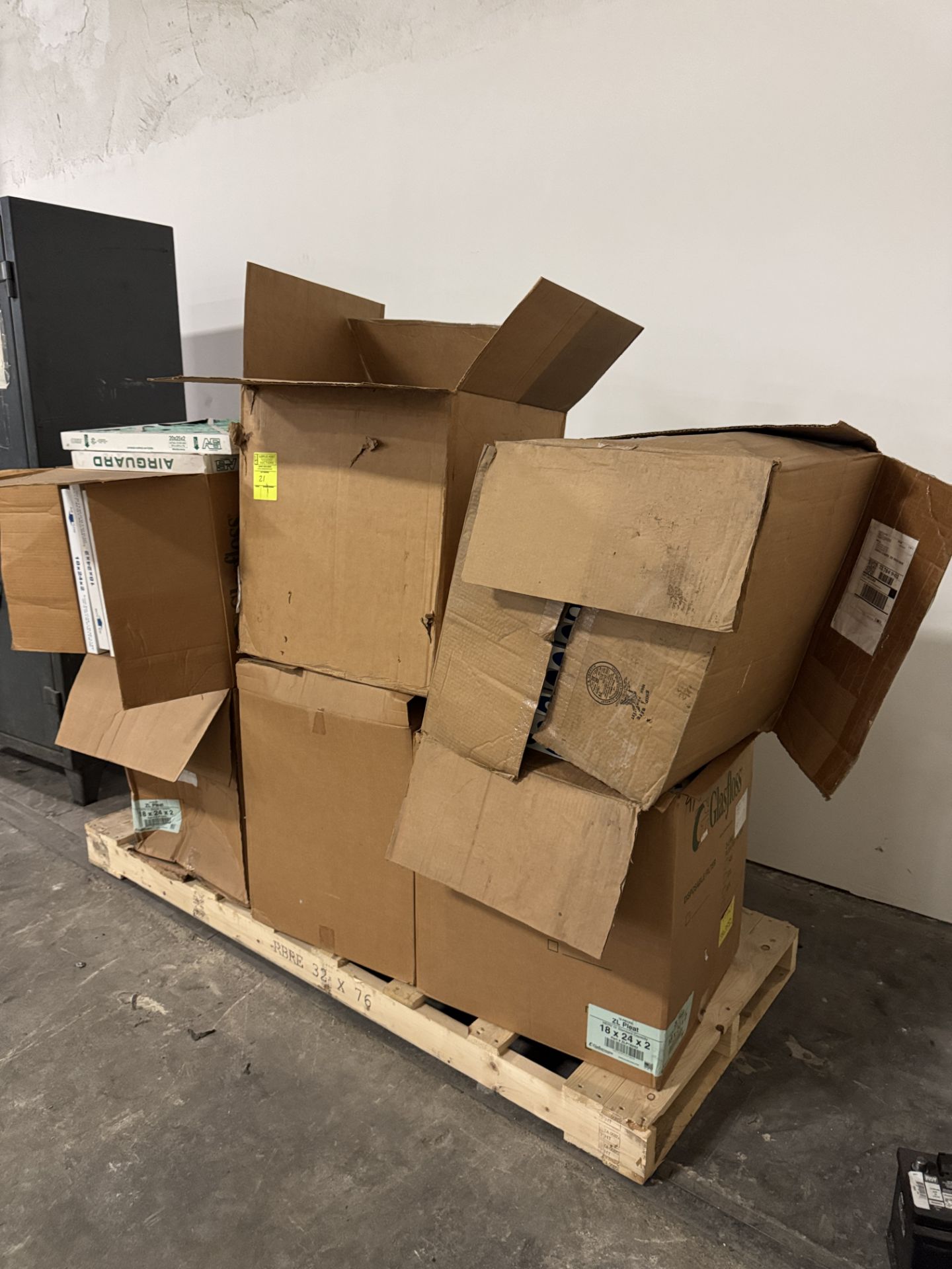 Pallet of disposable air filters - Image 4 of 4