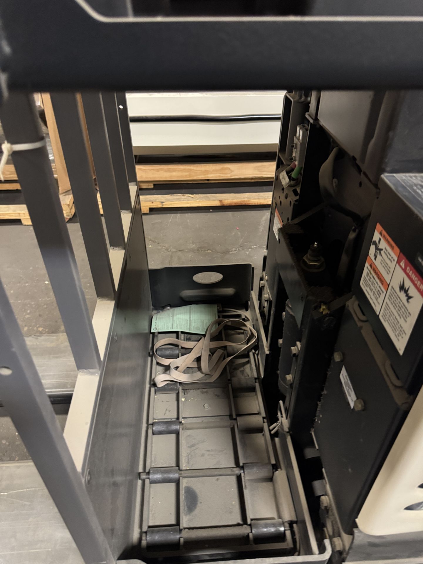 Crown 8' electric pallet jack (no battery) - Image 3 of 4