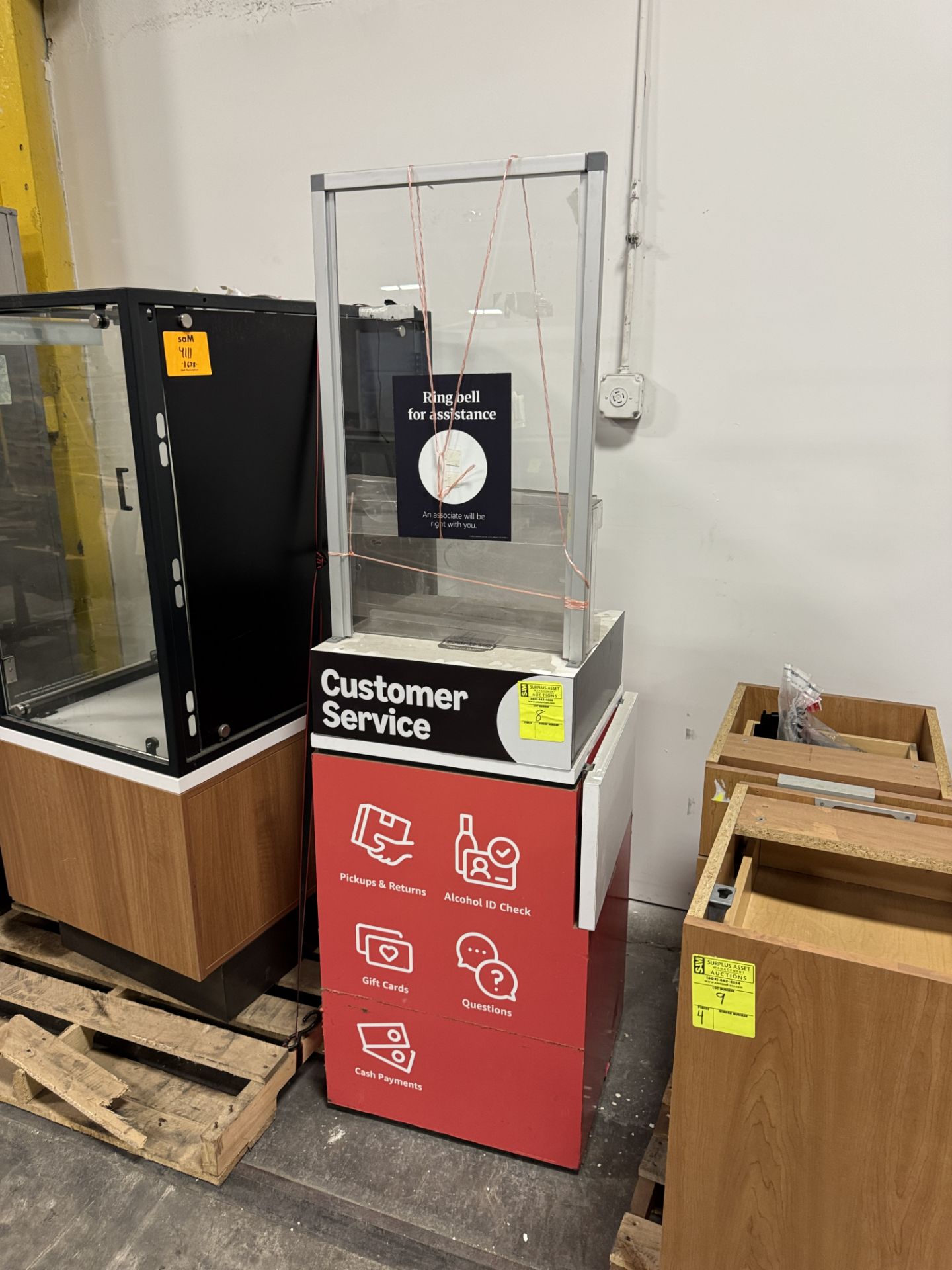 Single base cabinet podium w/ sneeze guard