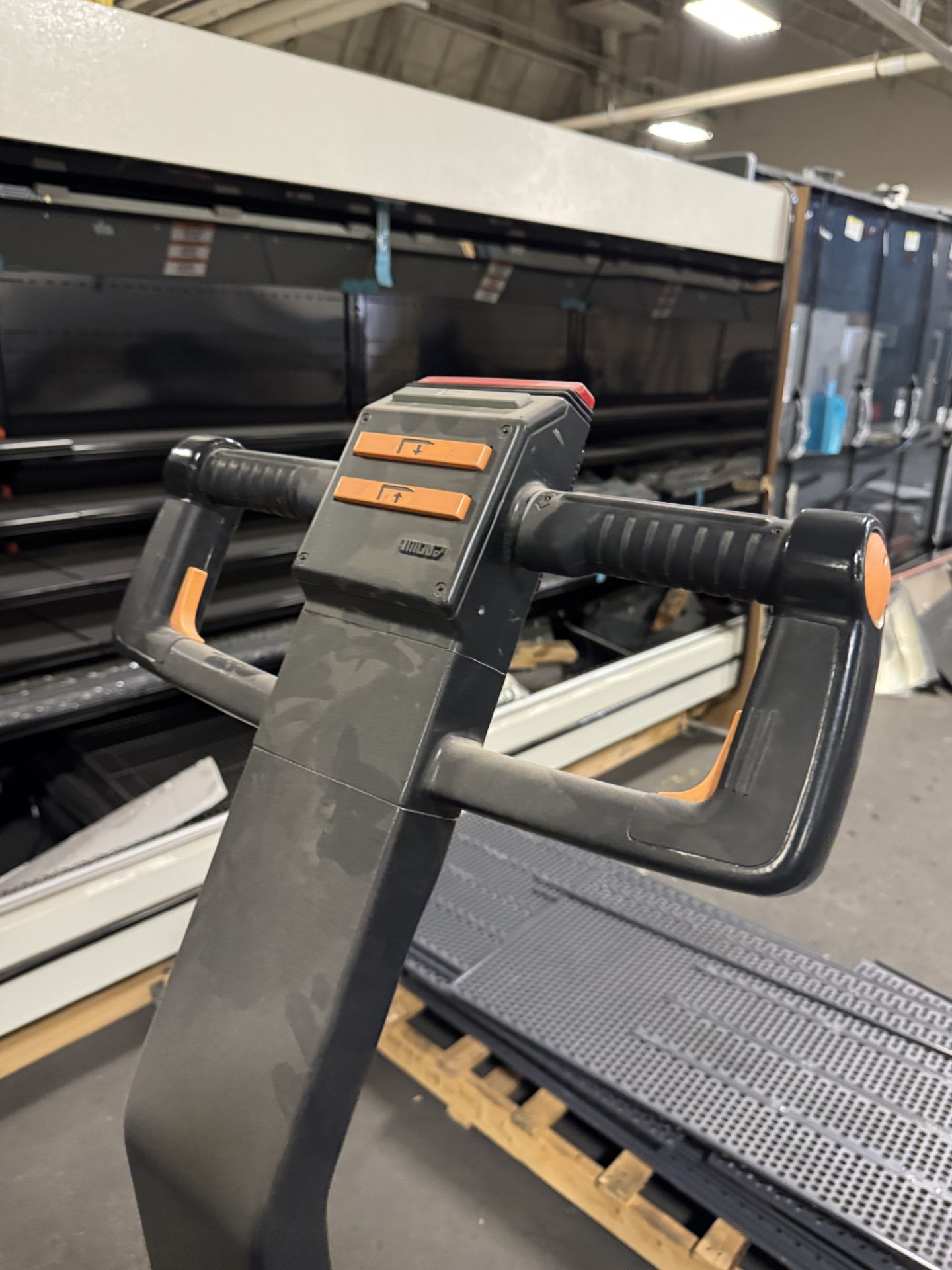Crown 8' electric pallet jack (no battery) - Image 4 of 4