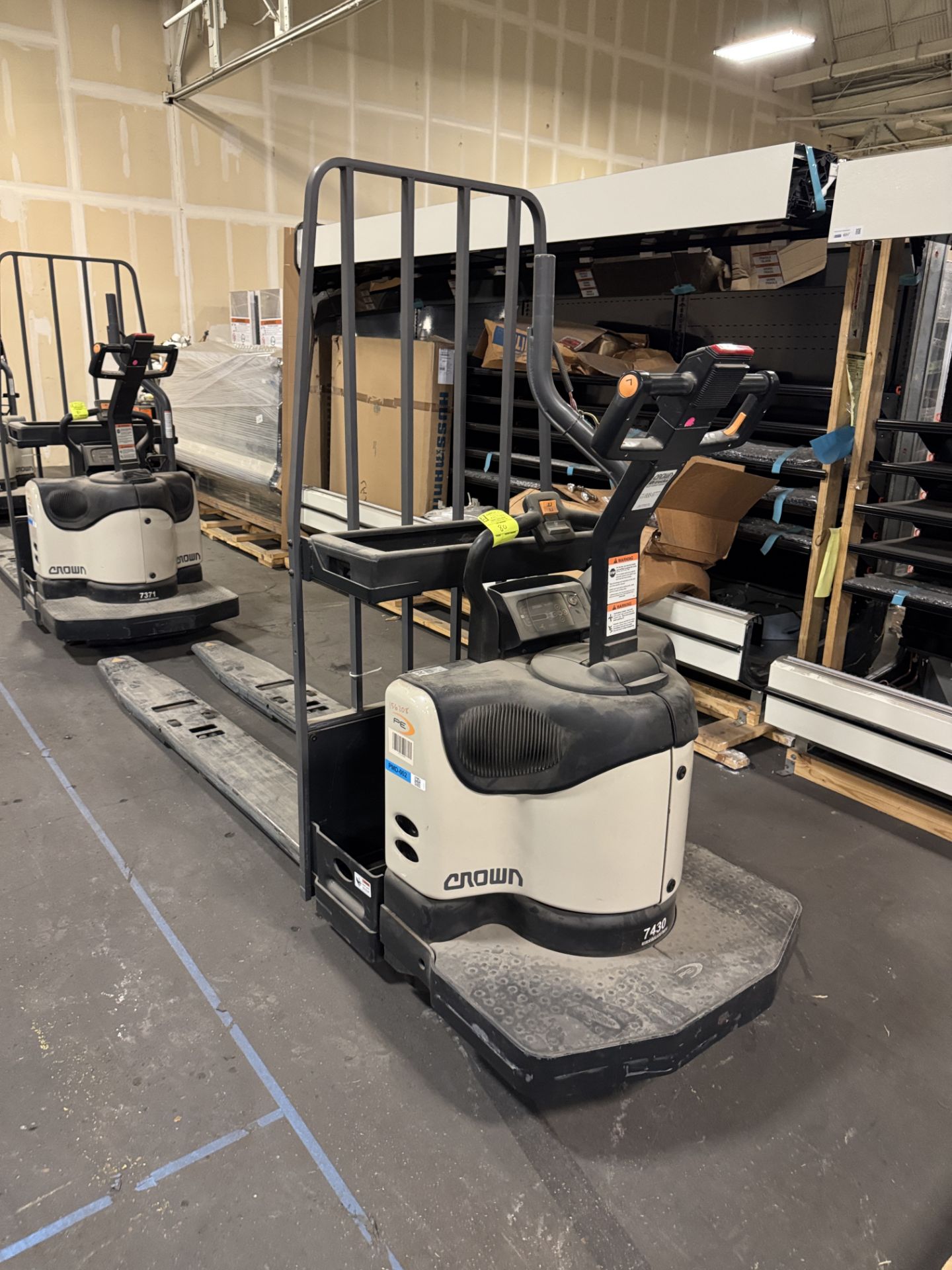 Crown 8' electric pallet jack (no battery)
