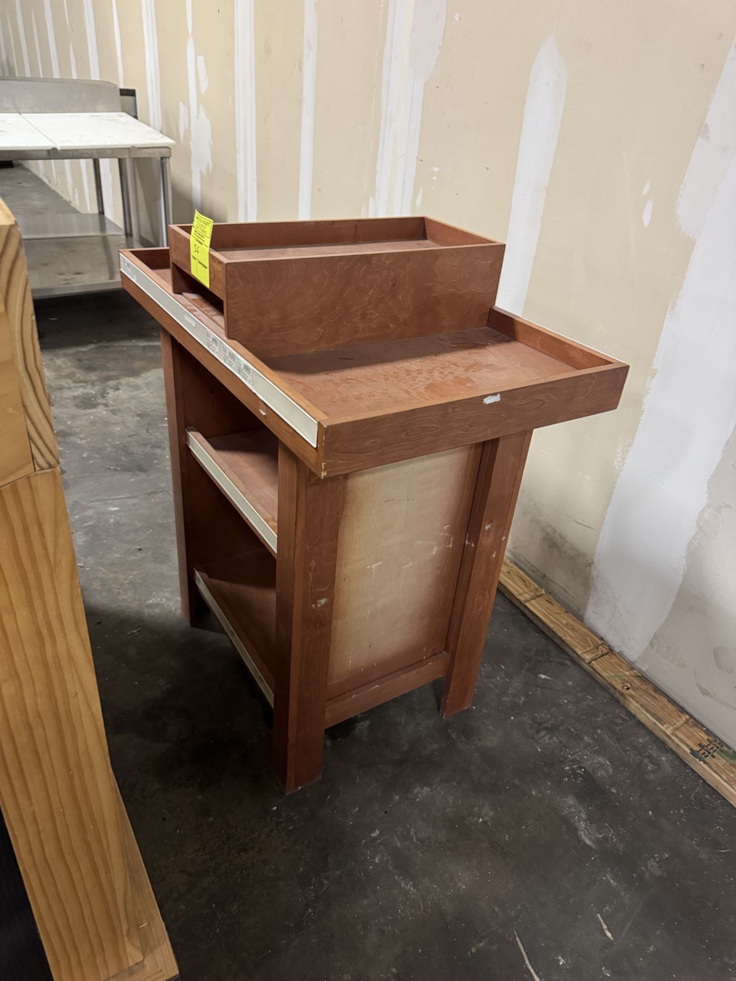 Dry produce display table w/ bottom shelves
