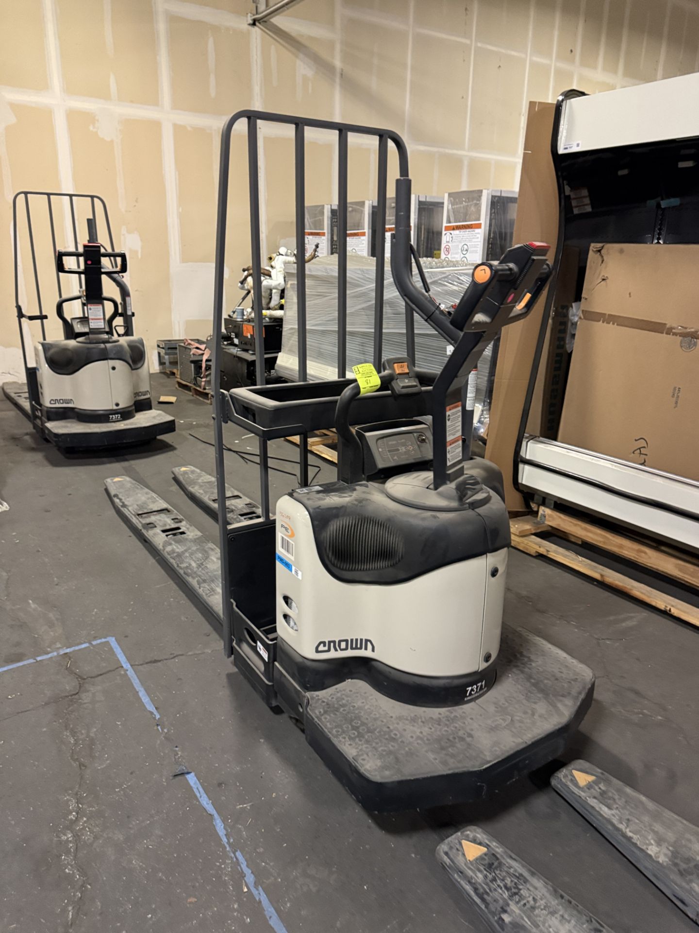 Crown 8' electric pallet jack (no battery)
