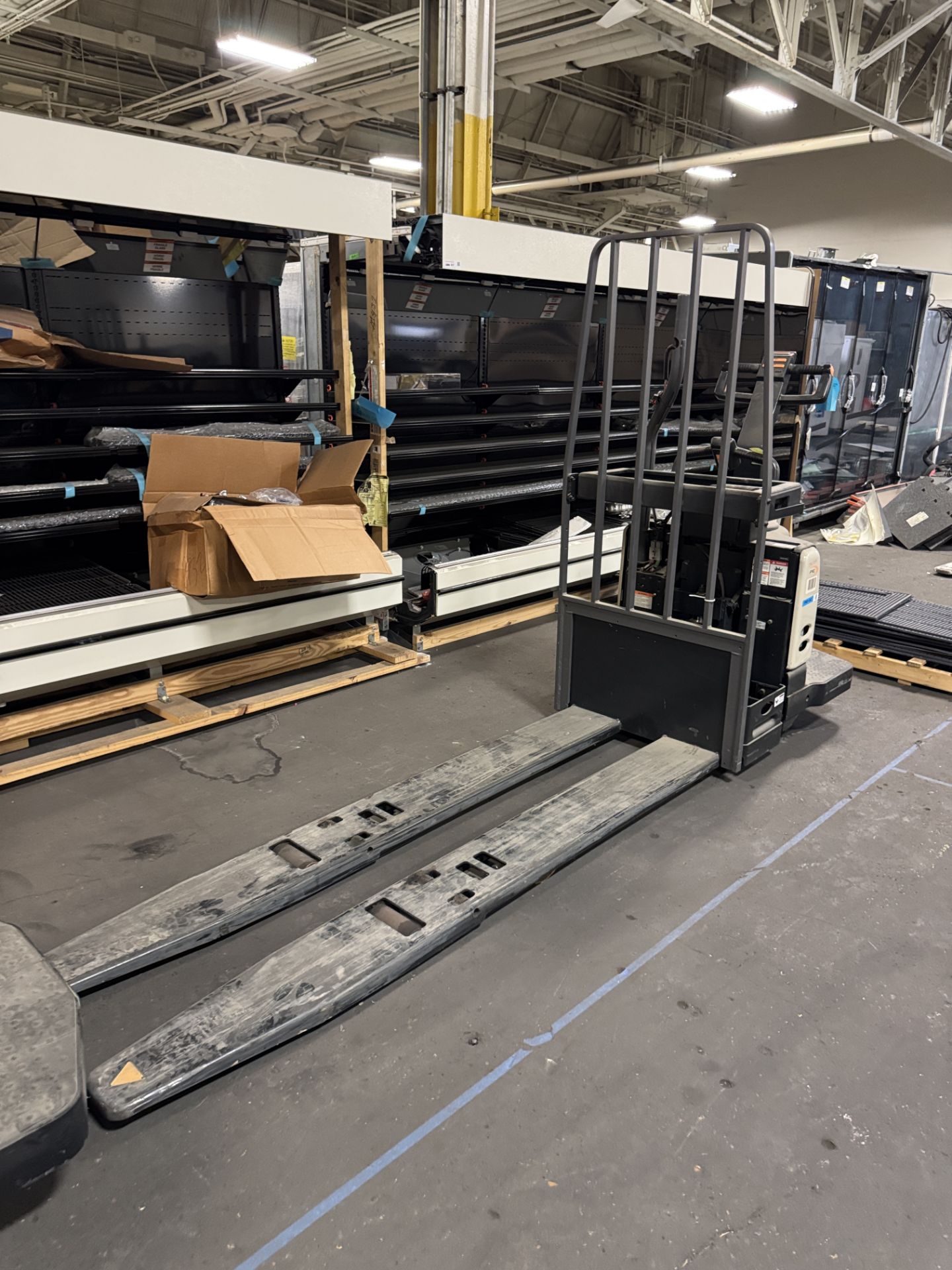 Crown 8' electric pallet jack (no battery) - Image 2 of 4