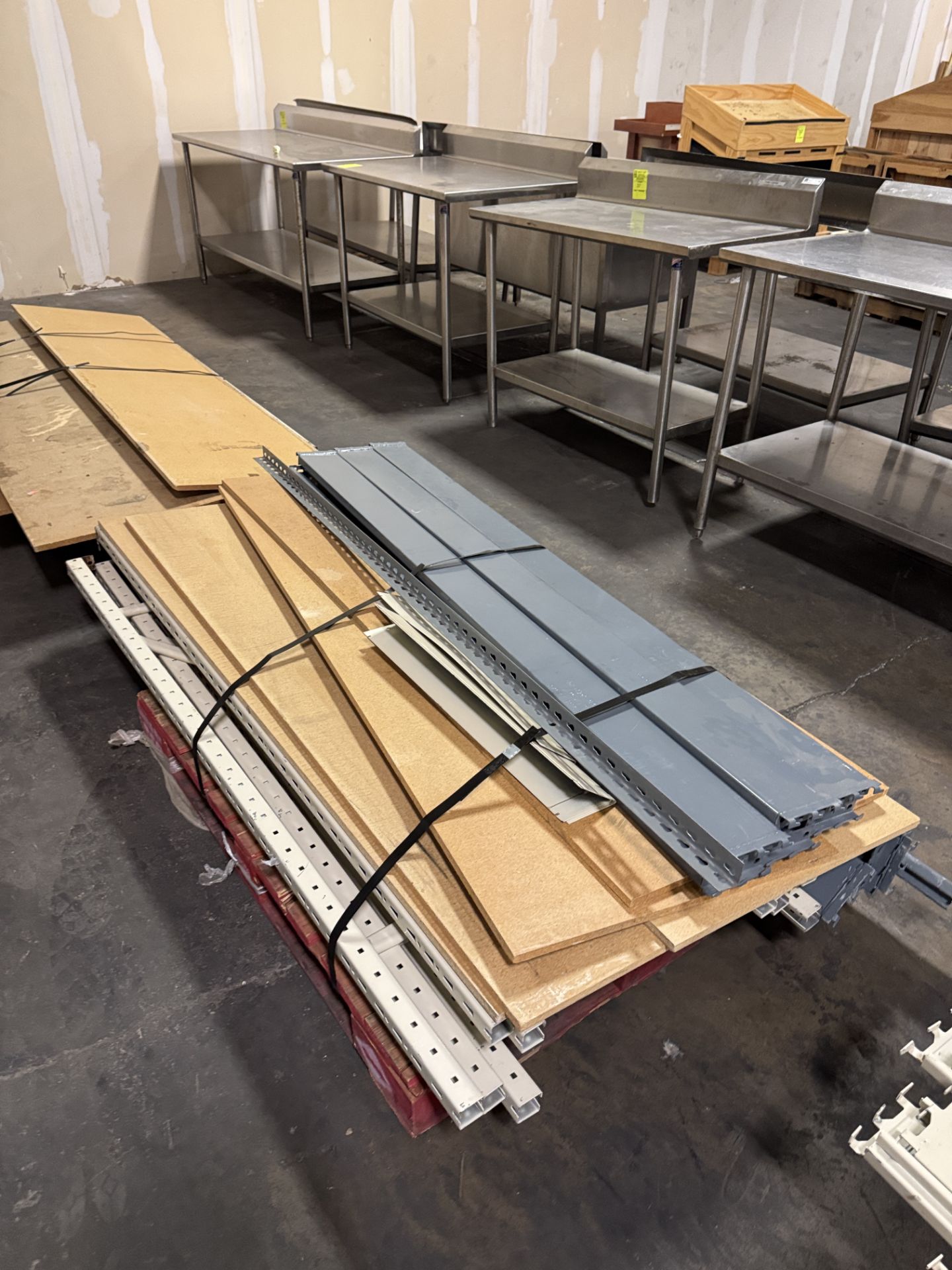 Pallets of misc shelving parts - Image 3 of 4