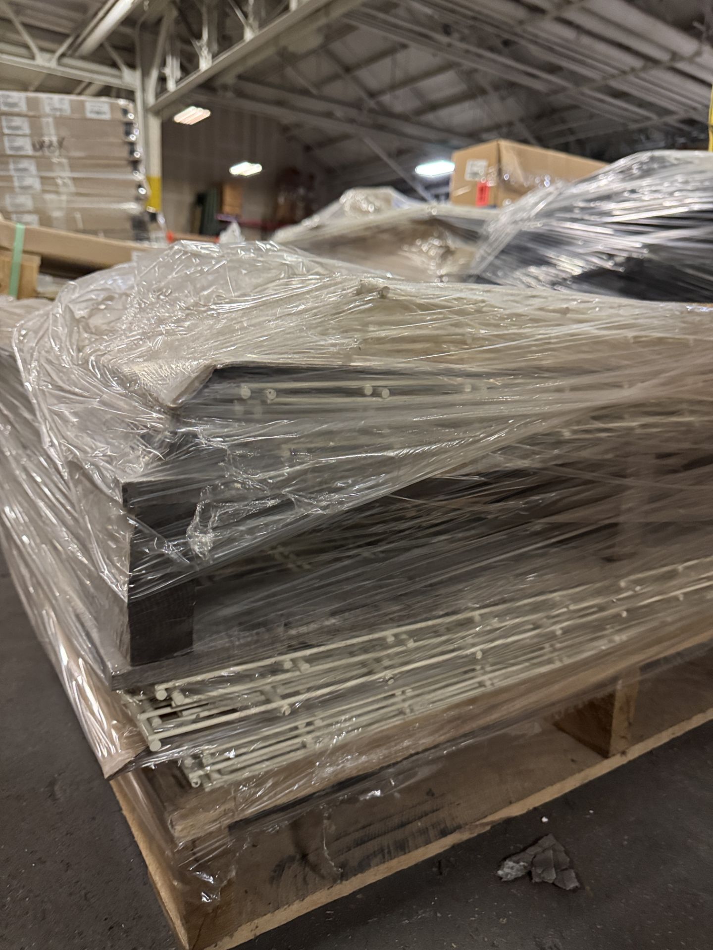 *NEW* Lozier widespan wiregrid shelf - Image 3 of 3