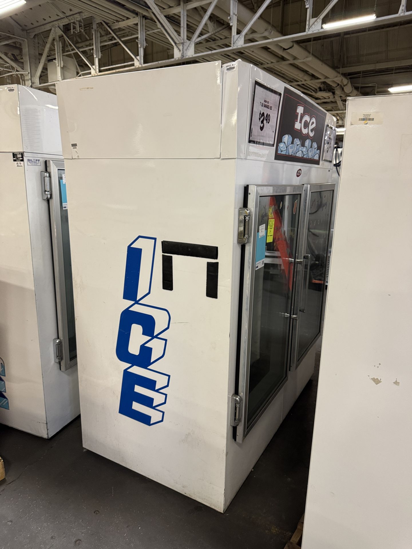 Leer glass door ice merchandiser