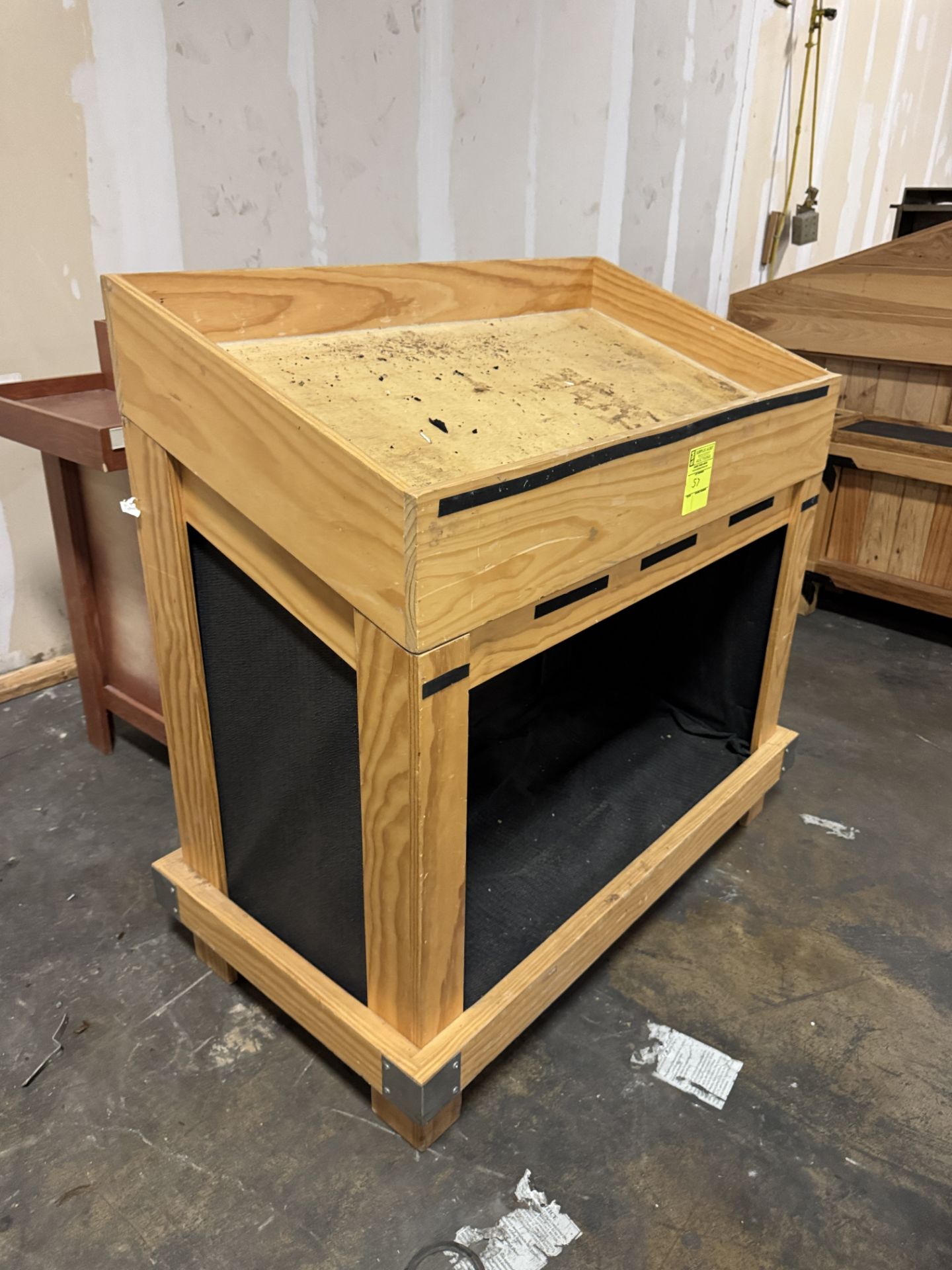 Slanted dry produce display table w/ bottom shelf