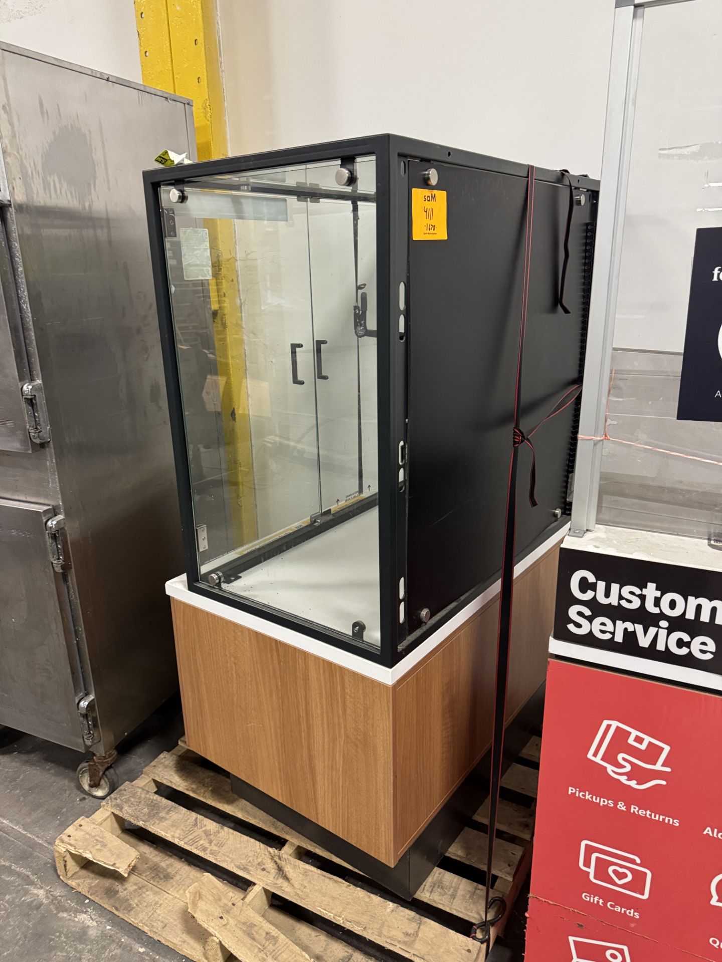 Glass display case - Image 2 of 3