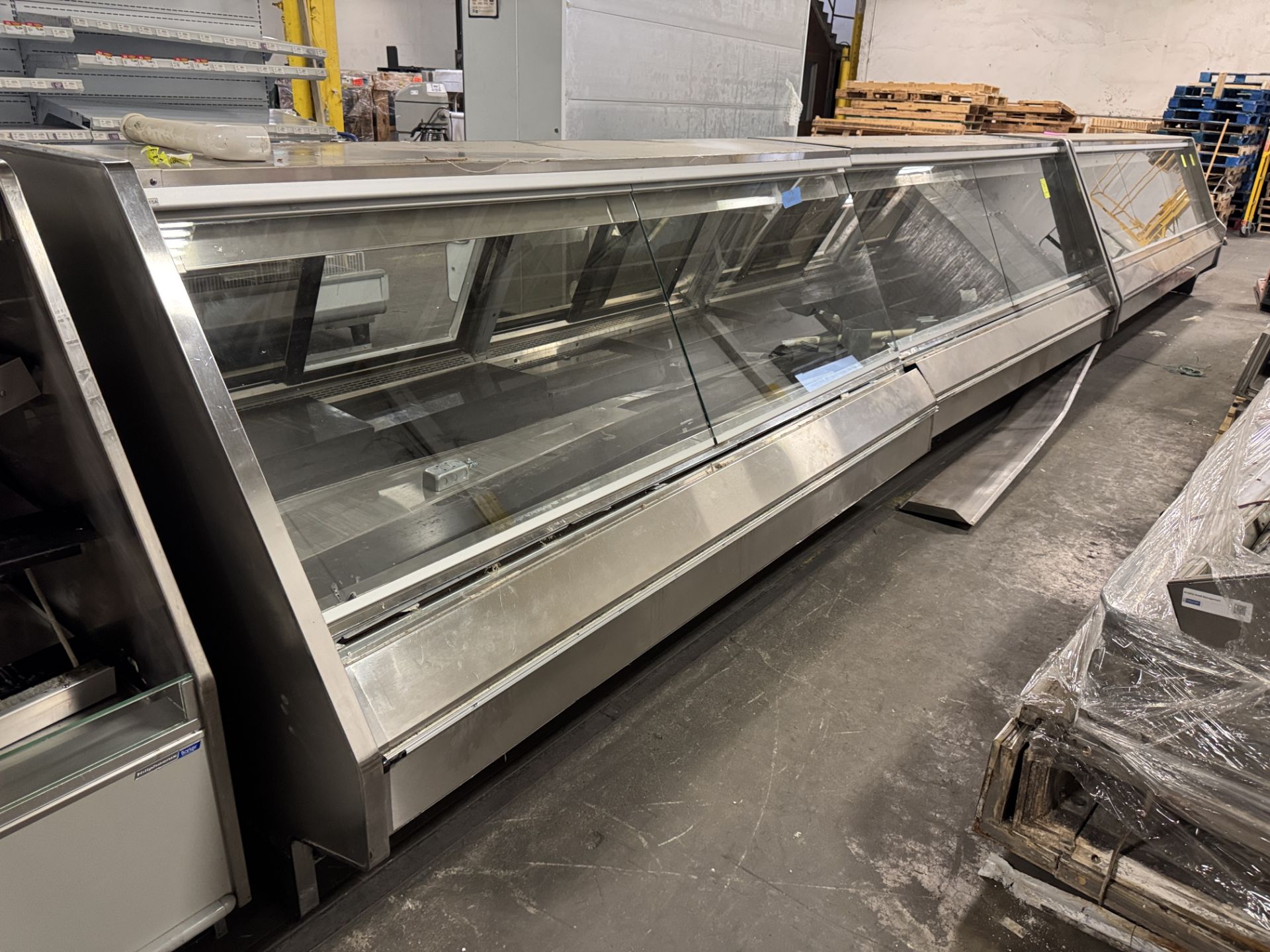 Hillphoenix 16' run refrigerated deli display case - Image 2 of 5