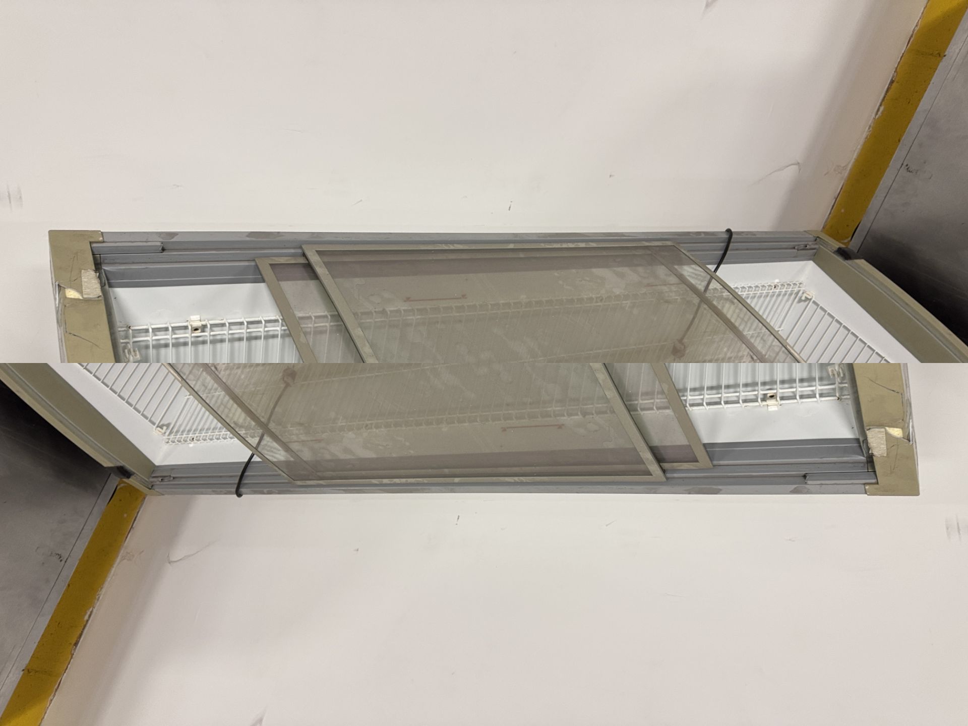 Fricon chest freezer w/ curved glass sliding doors - Image 2 of 3