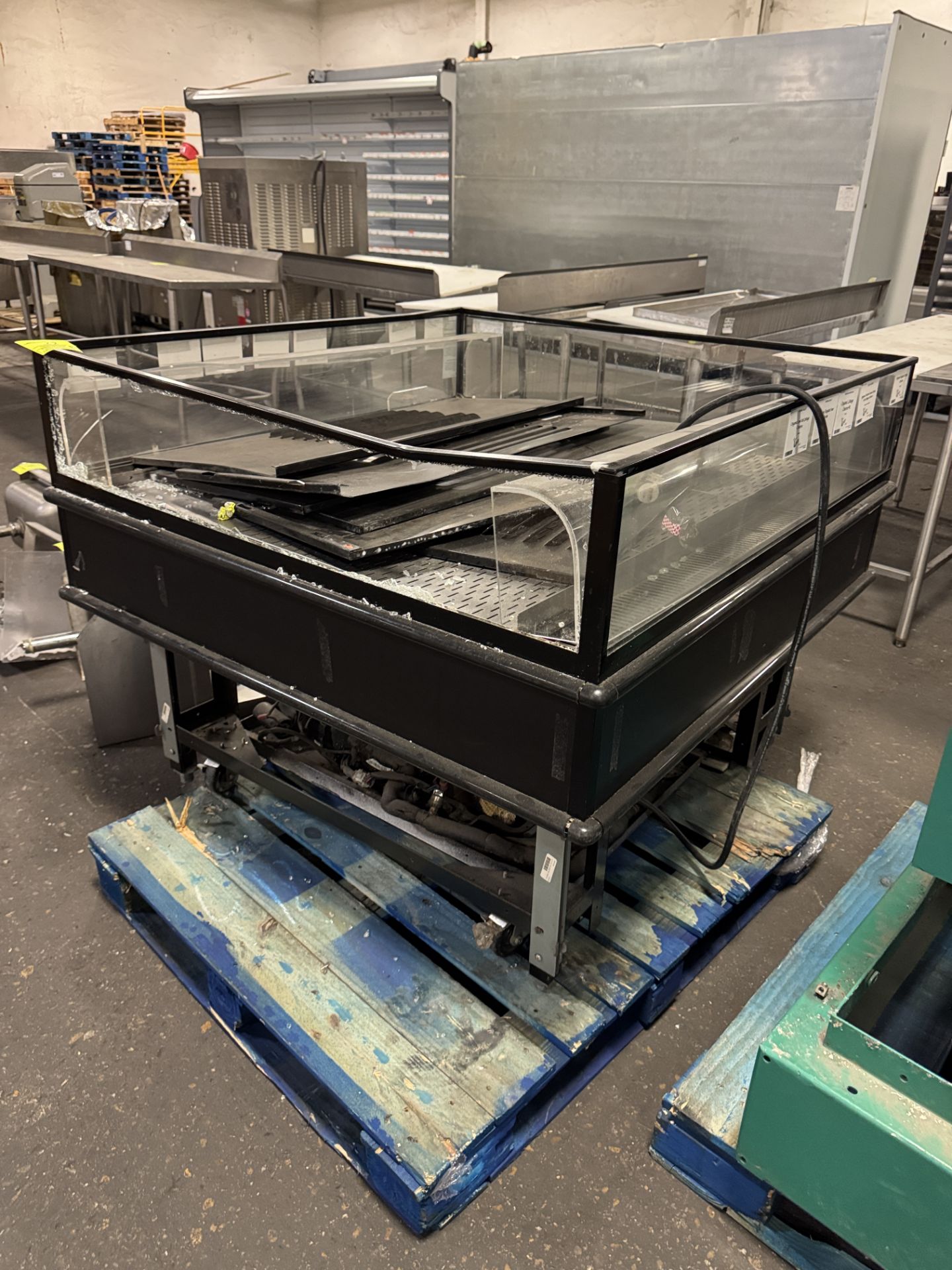 Structural Concepts open air island cooler merchandiser - Image 2 of 4