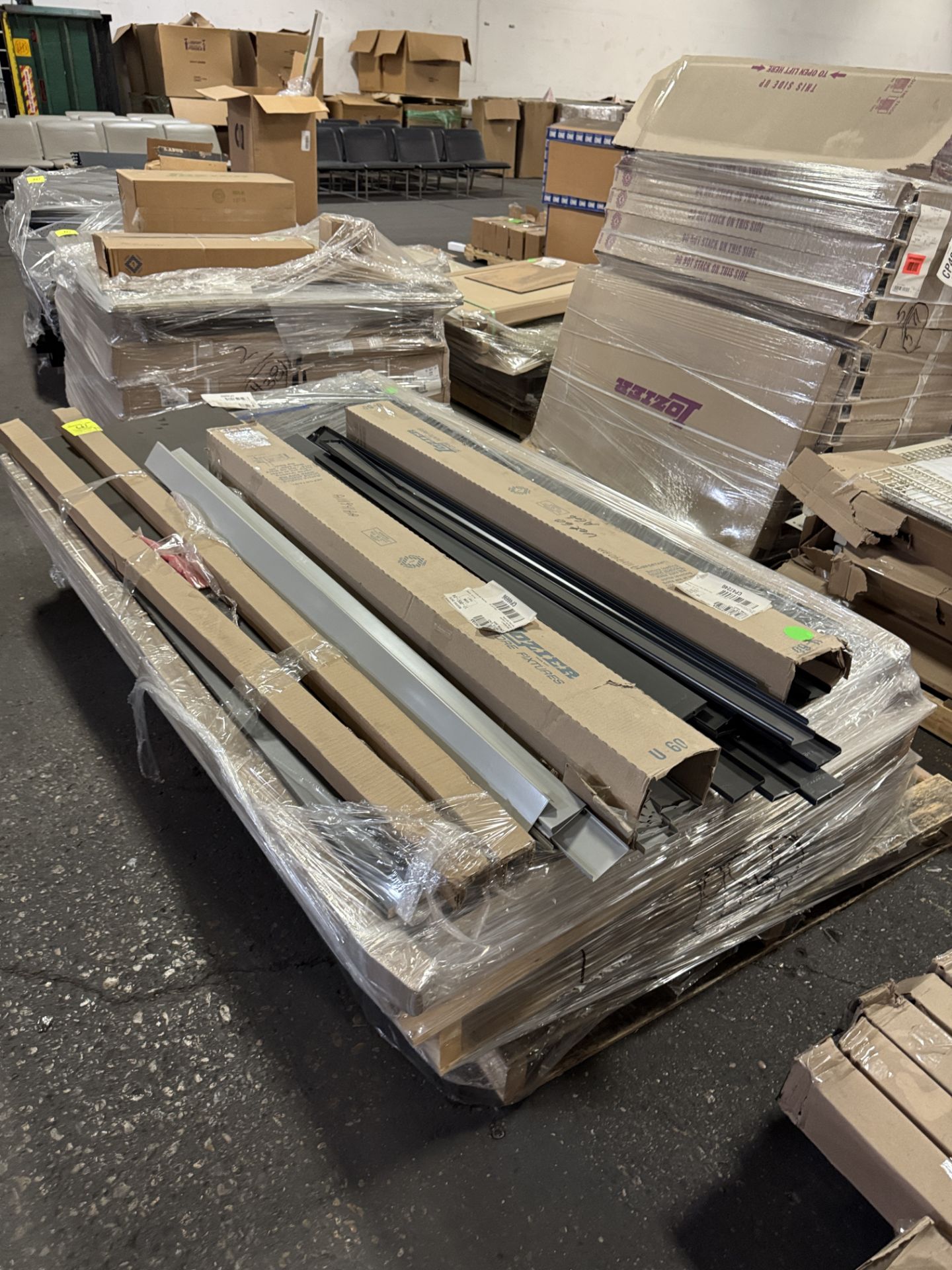 *NEW* Pallet of Lozier misc shelving parts - Image 2 of 3