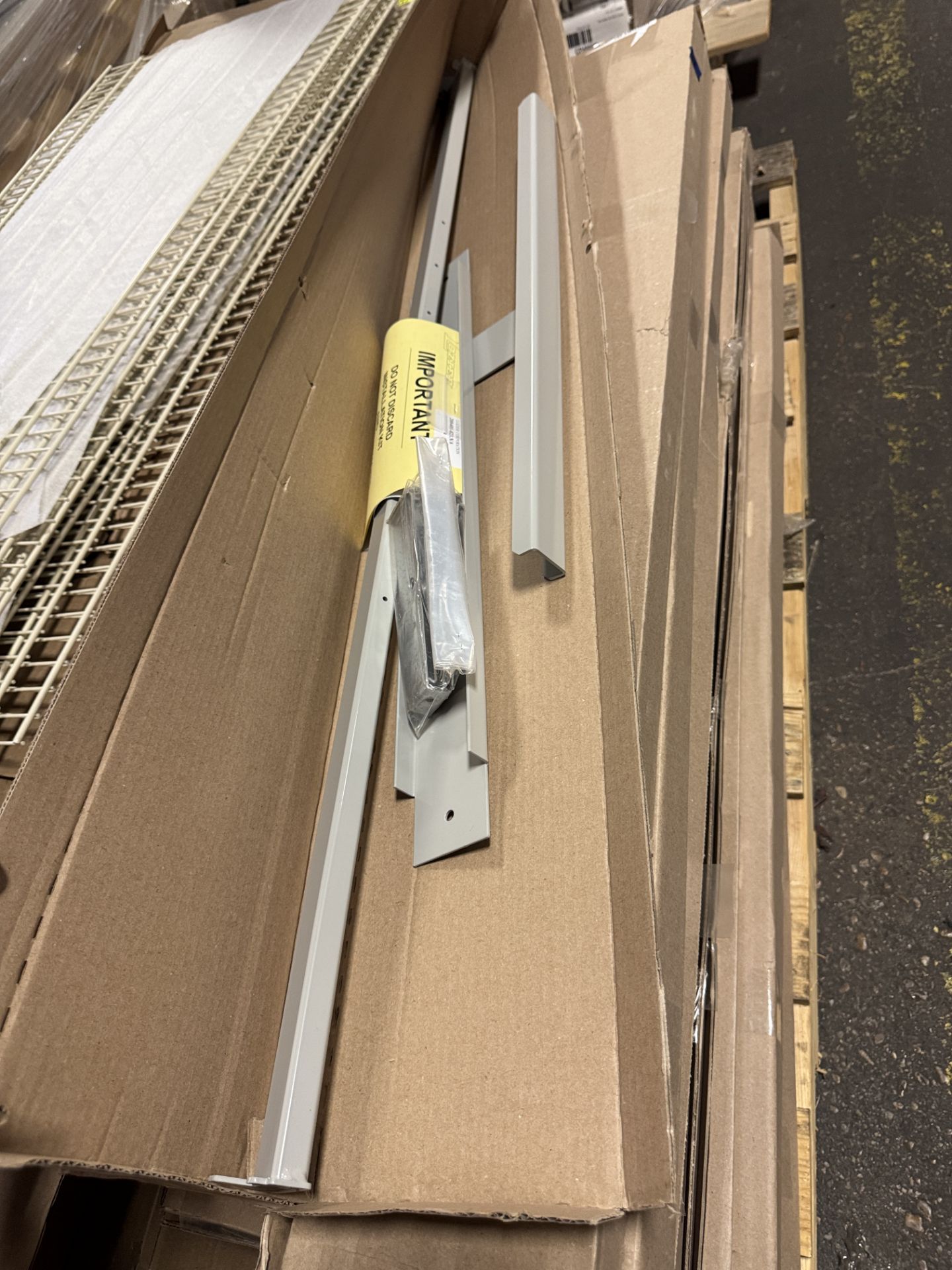*NEW* Pallet of Lozier misc shelving parts - Image 5 of 5