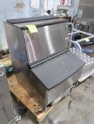 Hoshizaki ice maker w/ storage bin