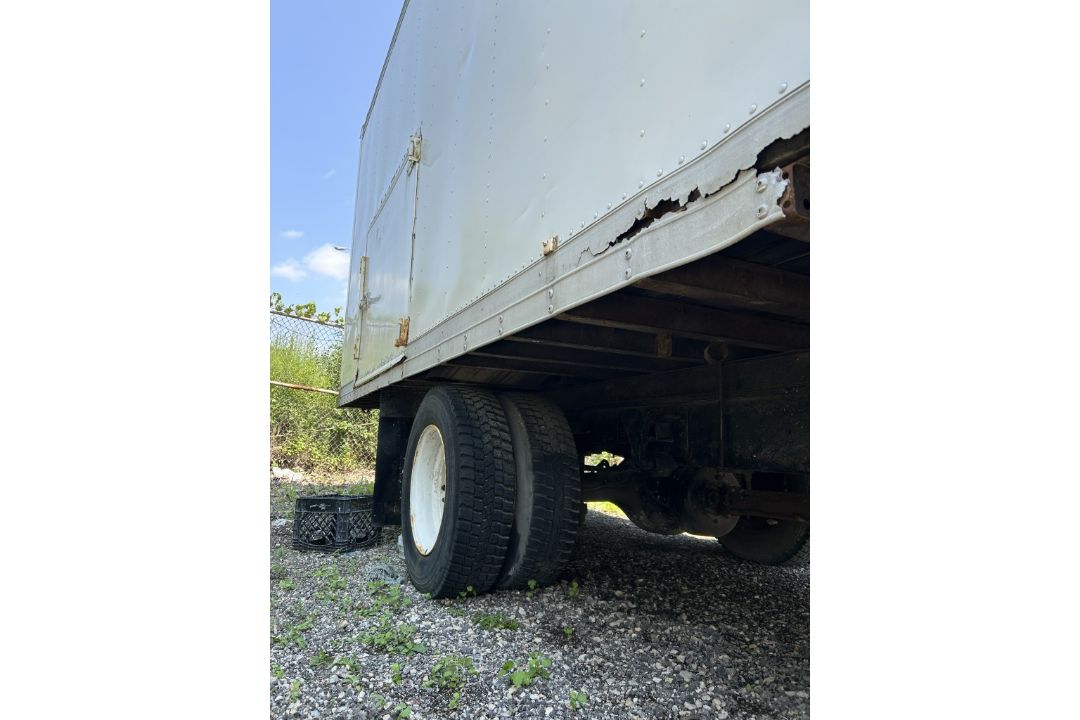 2003 INTERNATIONAL 4300 DT466 BOX TRUCK - Image 4 of 19