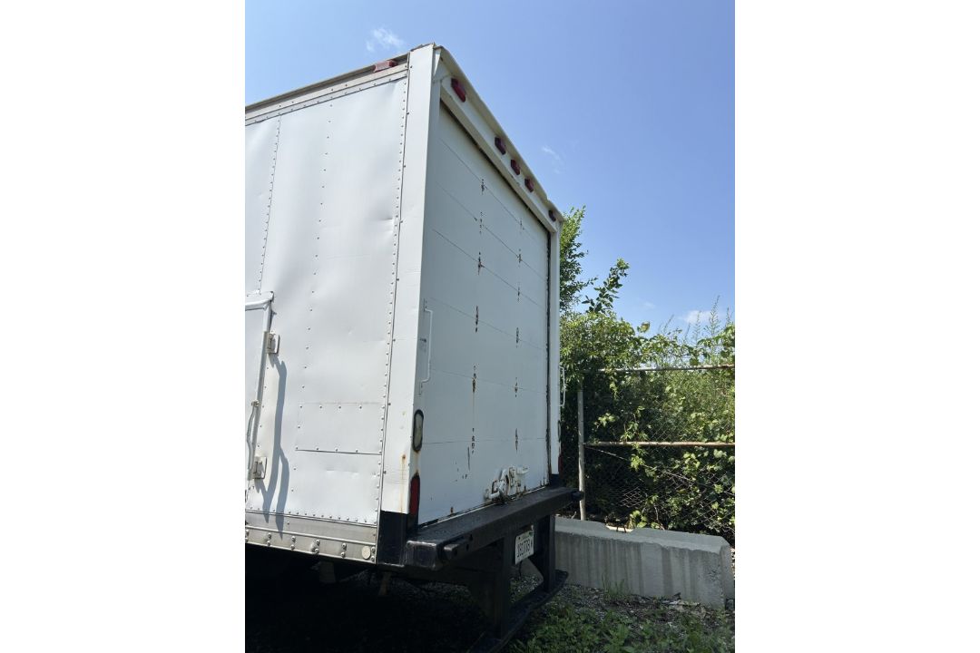 2003 INTERNATIONAL 4300 DT466 BOX TRUCK - Image 6 of 19