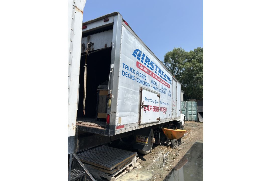 1999 INTERNATIONAL 4700 DT466E BOX TRUCK - Image 12 of 19