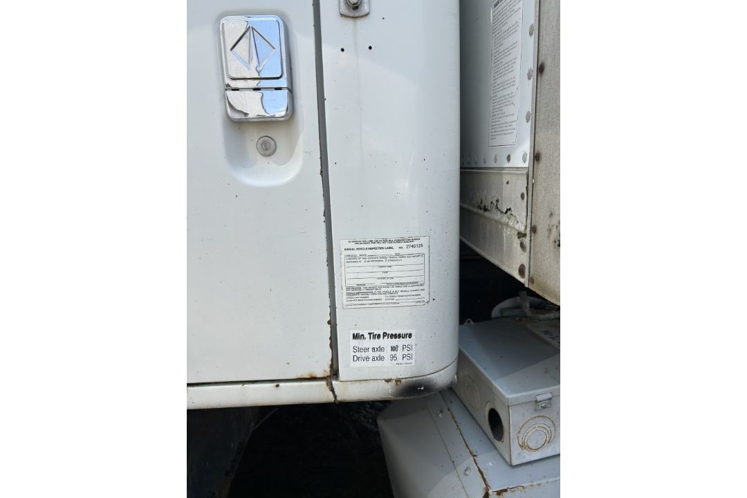 1999 INTERNATIONAL 4700 DT466E BOX TRUCK - Image 5 of 19