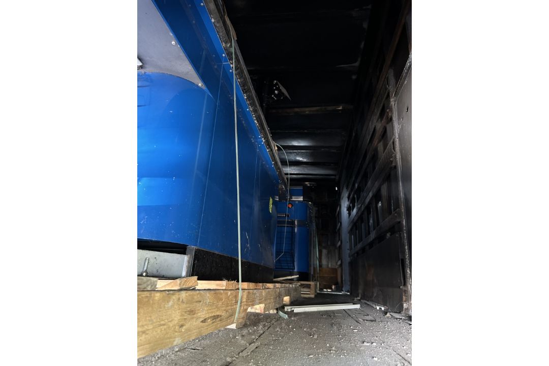 2001 INTERNATIONAL 4300 DT466 BOX TRUCK - Image 7 of 17