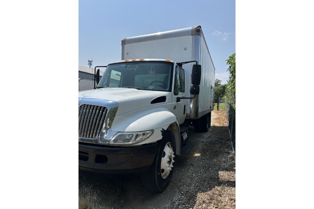 2001 INTERNATIONAL 4300 DT466 BOX TRUCK - Image 3 of 17