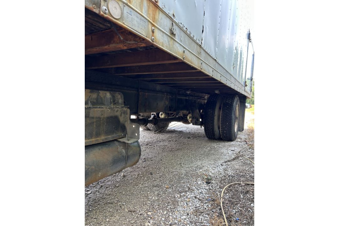2001 INTERNATIONAL 4300 DT466 BOX TRUCK - Image 4 of 17