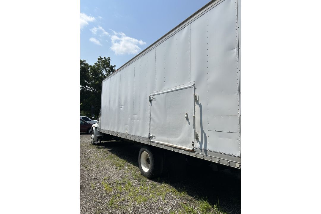 2003 INTERNATIONAL 4300 DT466 BOX TRUCK - Image 5 of 19