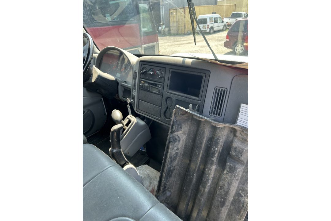 2003 INTERNATIONAL 4300 DT466 BOX TRUCK - Image 14 of 19