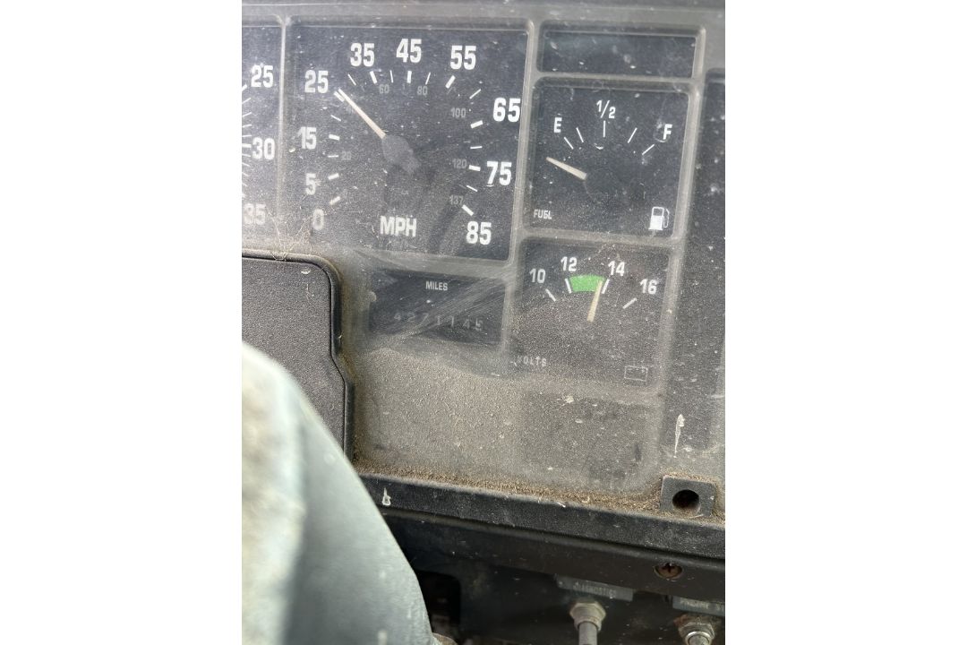 1999 INTERNATIONAL 4700 DT466E BOX TRUCK - Image 19 of 19