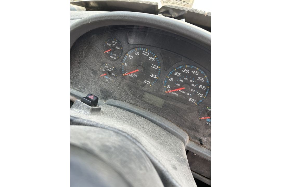 2001 INTERNATIONAL 4300 DT466 BOX TRUCK - Image 13 of 17