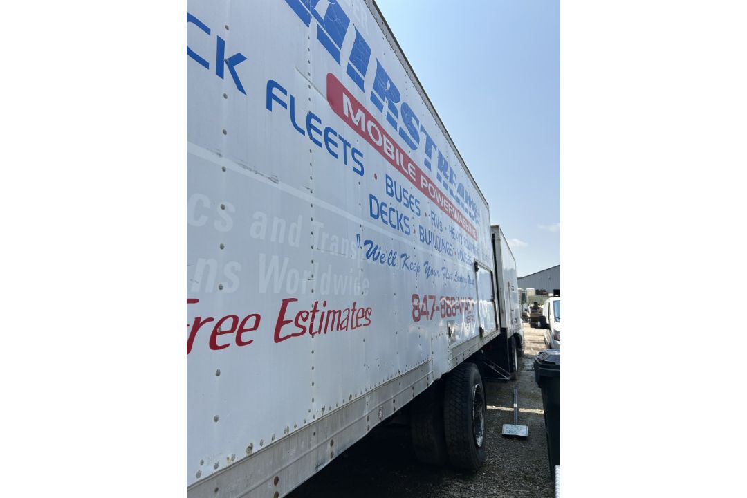 1999 INTERNATIONAL 4700 DT466E BOX TRUCK - Image 7 of 19