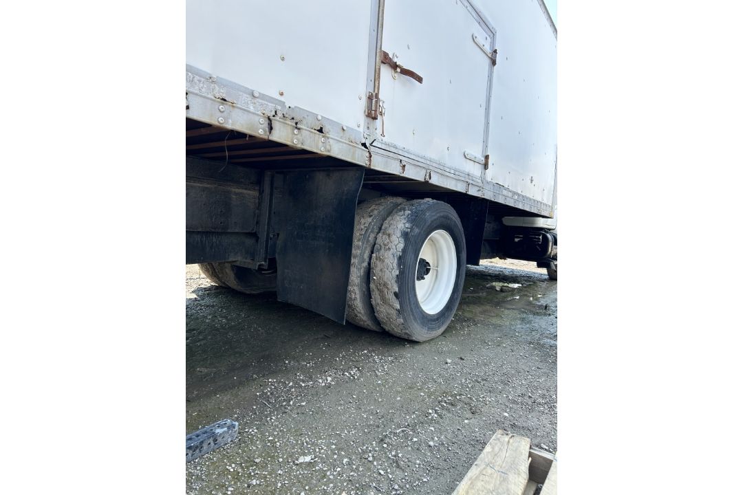1999 INTERNATIONAL 4700 DT466E BOX TRUCK - Image 5 of 16