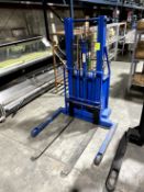 BLUE GIANT ELECTRIC WALKIE STACKER (new battery)