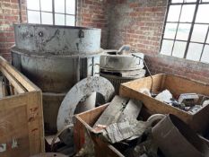 Pellet Press - Amandus Kahl model 39 - 1000 pellet press in pieces. Serial number 22663 built
