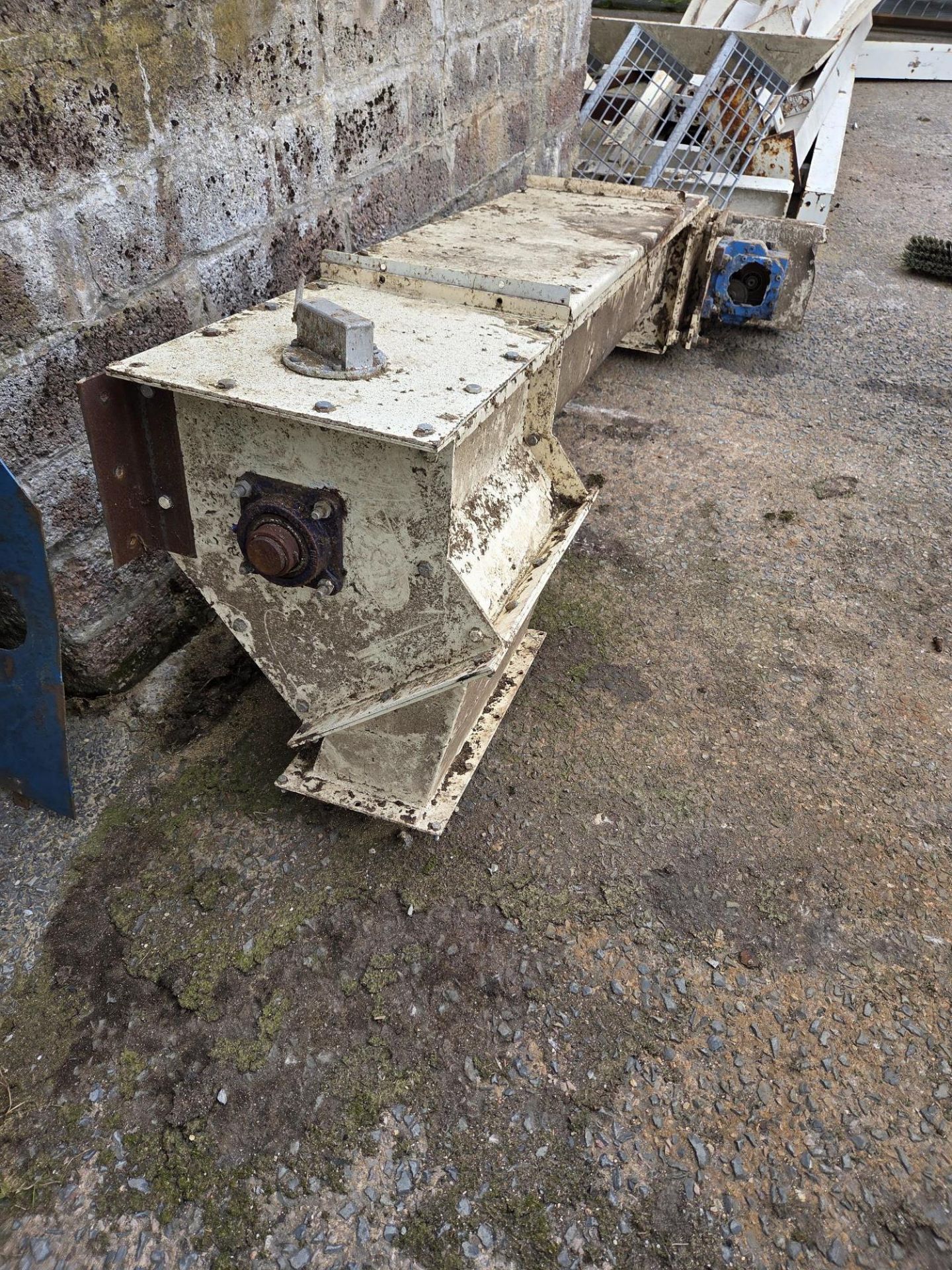 Conveyor - U trough screw conveyor in mild steel, 2.1 metres long with 300 mm diameter x 300 mm - Image 3 of 3