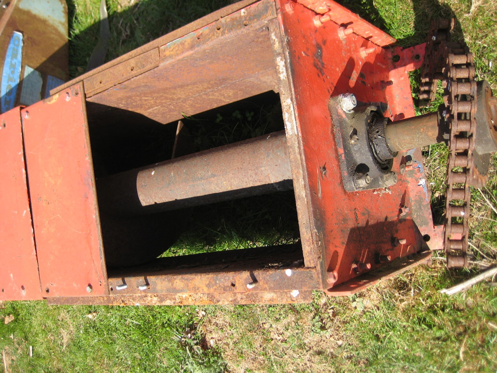 Screw Conveyor - 350mm diameter U trough screw conveyor 6.4 metres long. No drive. (UCPE 6487) Price - Image 4 of 4