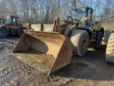 Bell L2606E Wheeled Loader, serial no. 1DW2606EJDD657009, with rear camera, green beacon and 4.5m