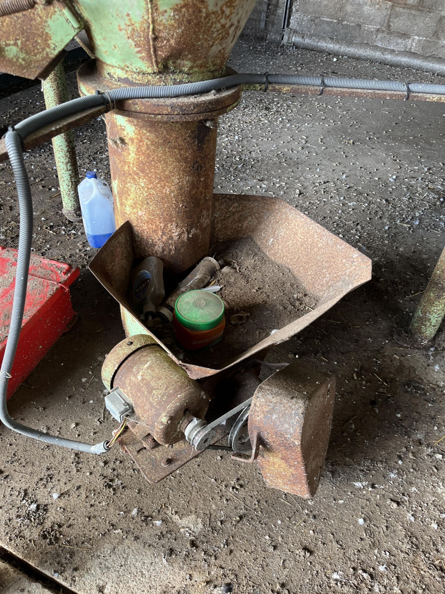 12 Tonne Refold Verical Fountain Mixer with Cyclone Receiver Unit to top, lot located in Newark, - Image 4 of 7