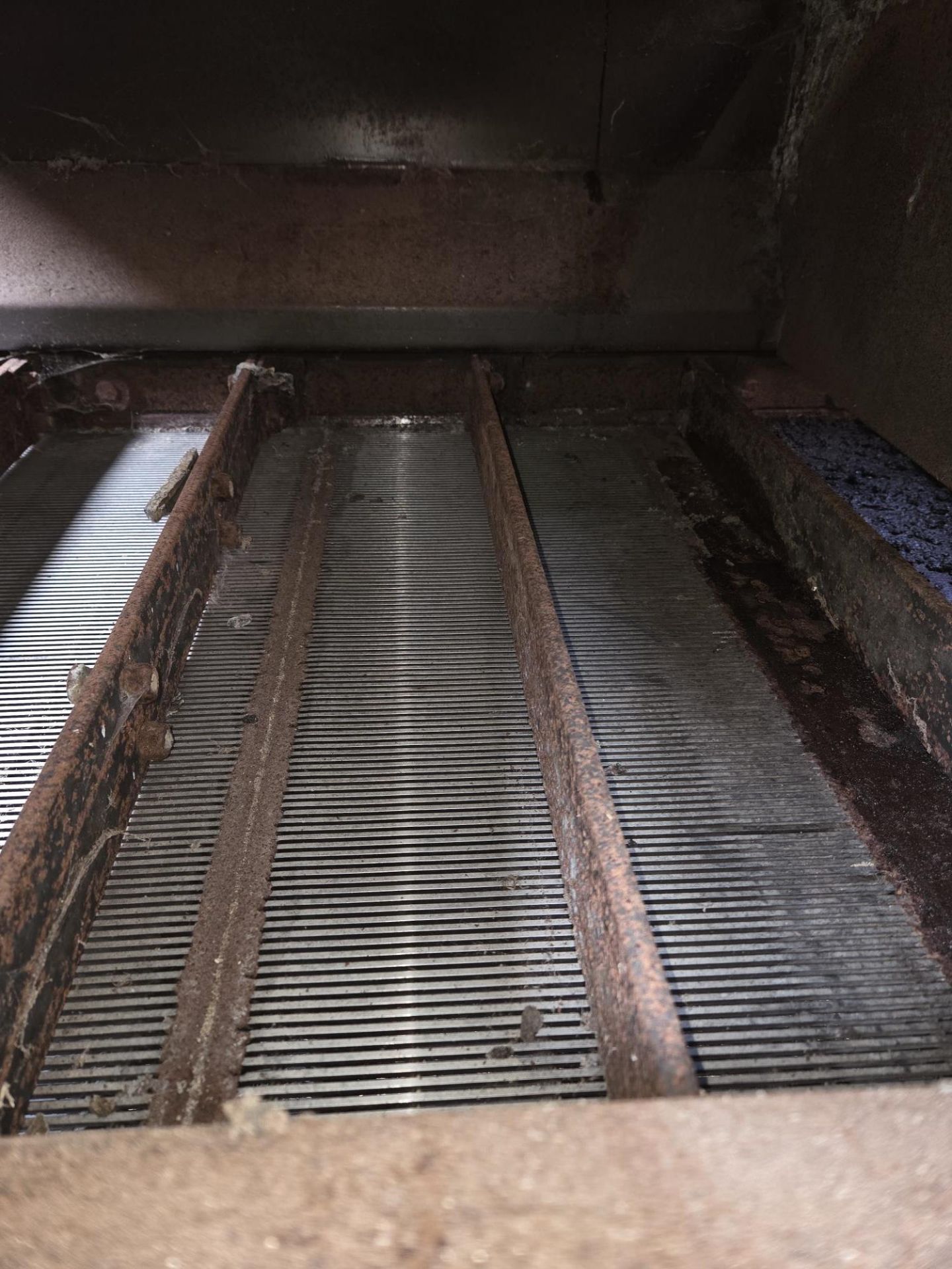 Two Deck Pellet Cooler, approx. 6.2m long x 1m wide x 1.3m high, with drive and twin chain discharge - Image 6 of 7