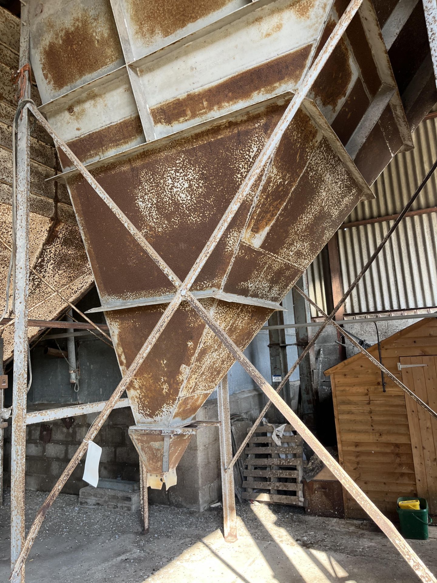 12 Tonne Free Standing Grain Silo, lot located Newark, Nottinghamshire Please read the following - Image 2 of 4
