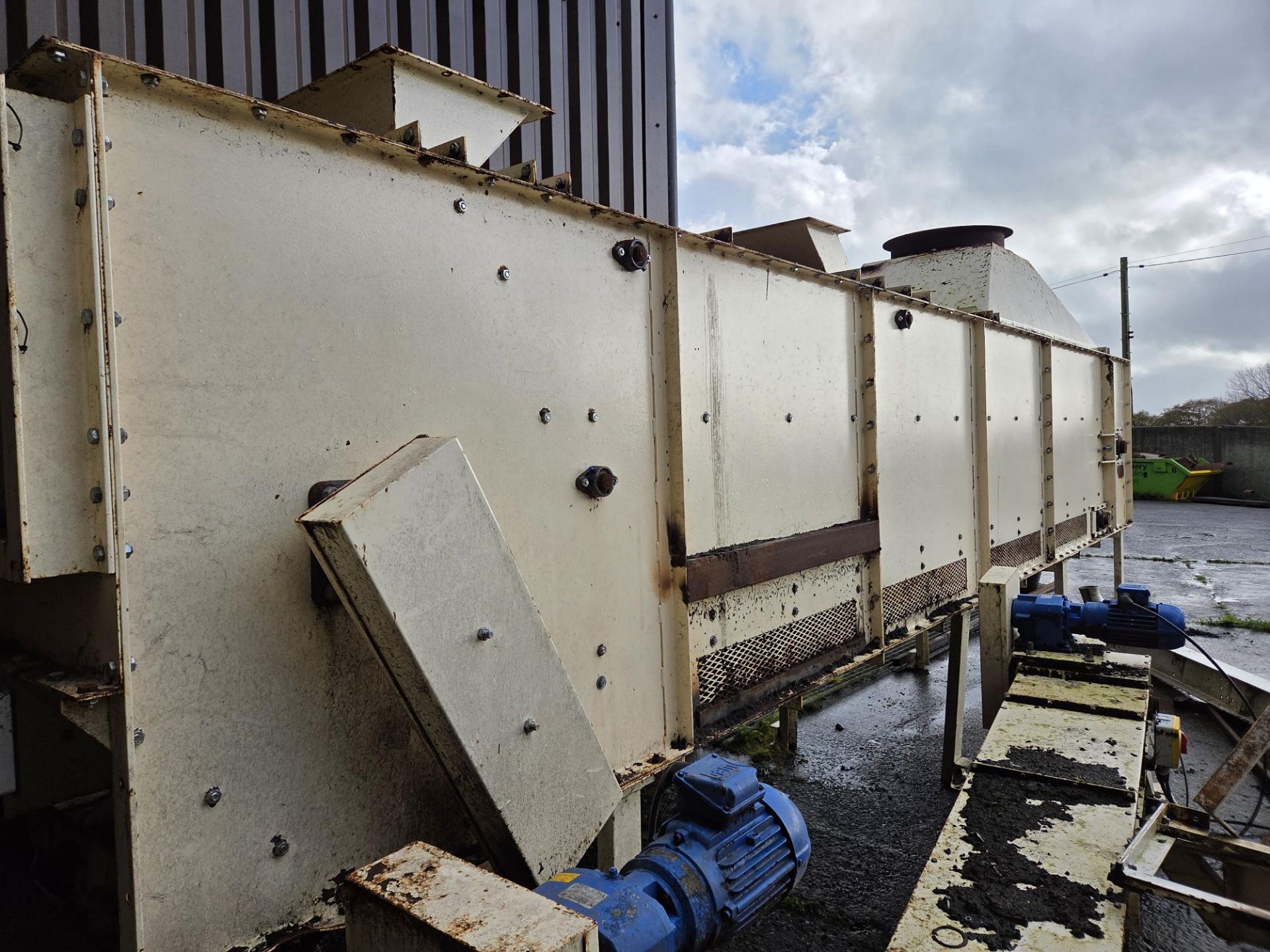 Two Deck Pellet Cooler, approx. 6.2m long x 1m wide x 1.3m high, with drive and twin chain discharge - Image 4 of 7
