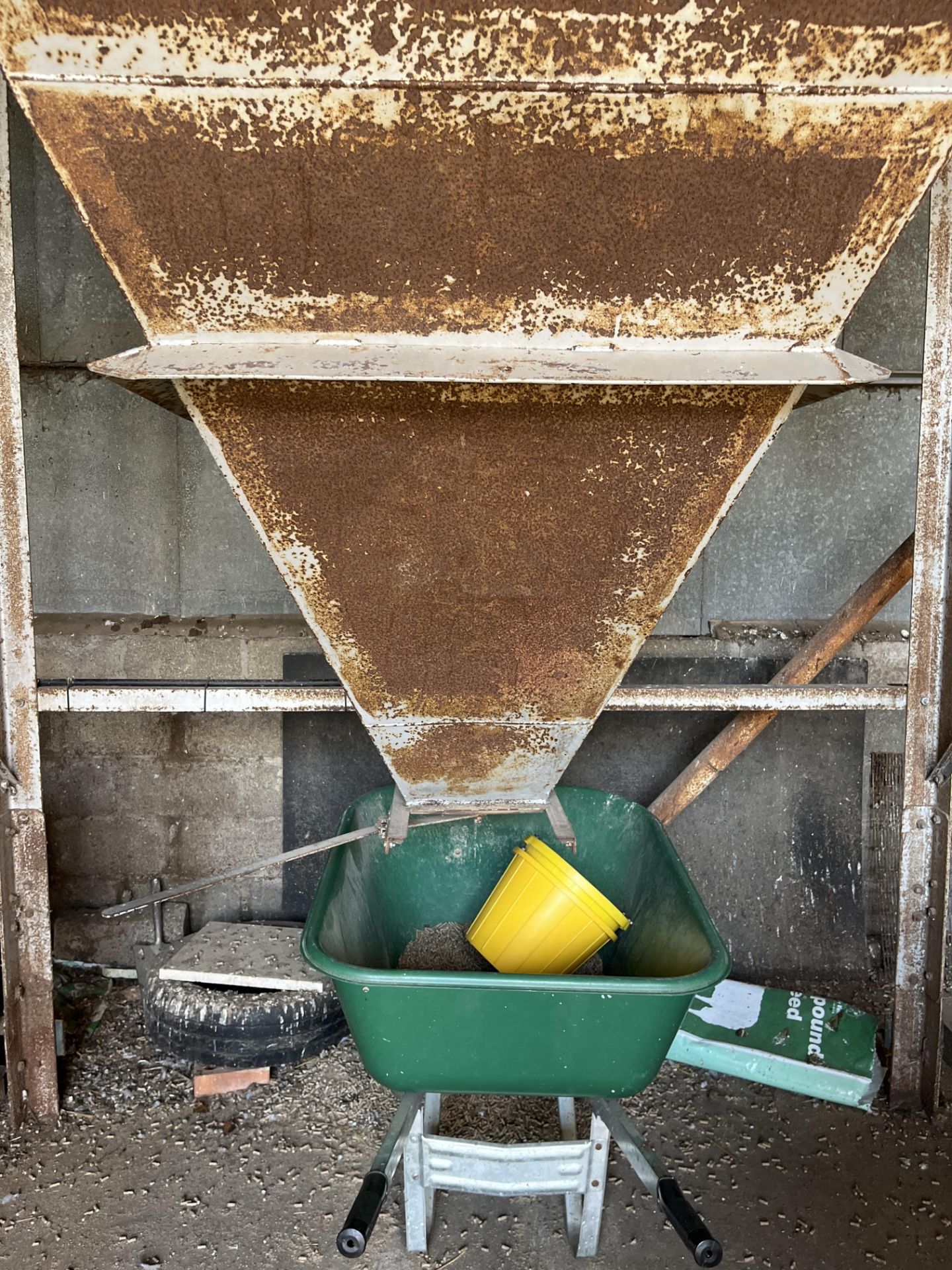 12 Tonne Free Standing Grain Silo, lot located Newark, Nottinghamshire Please read the following - Image 2 of 4