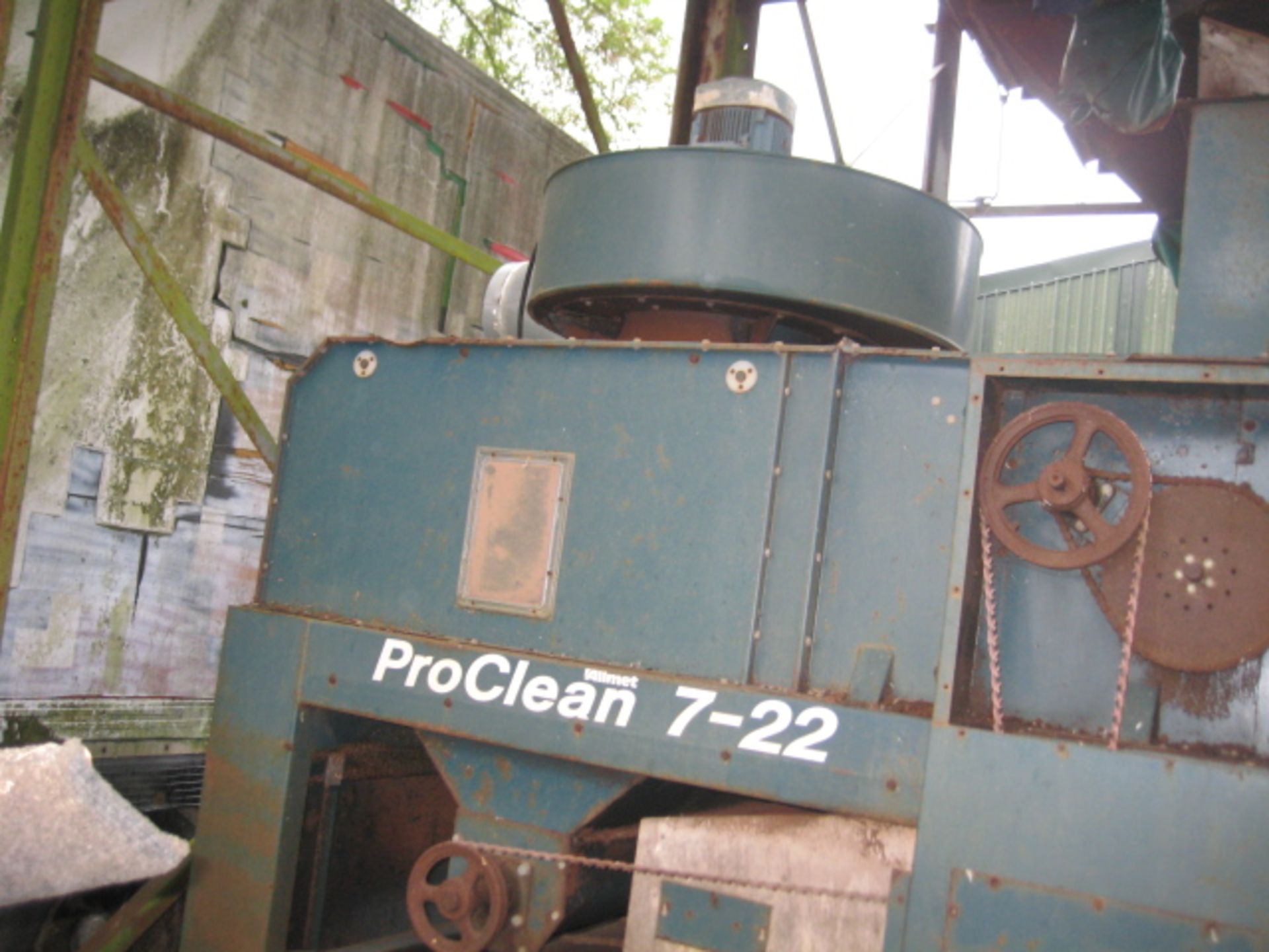 Allmet Proclean 7 - 22 Reciprocating Grain Cleaner, with fan and spare screens, loading free of - Image 3 of 5