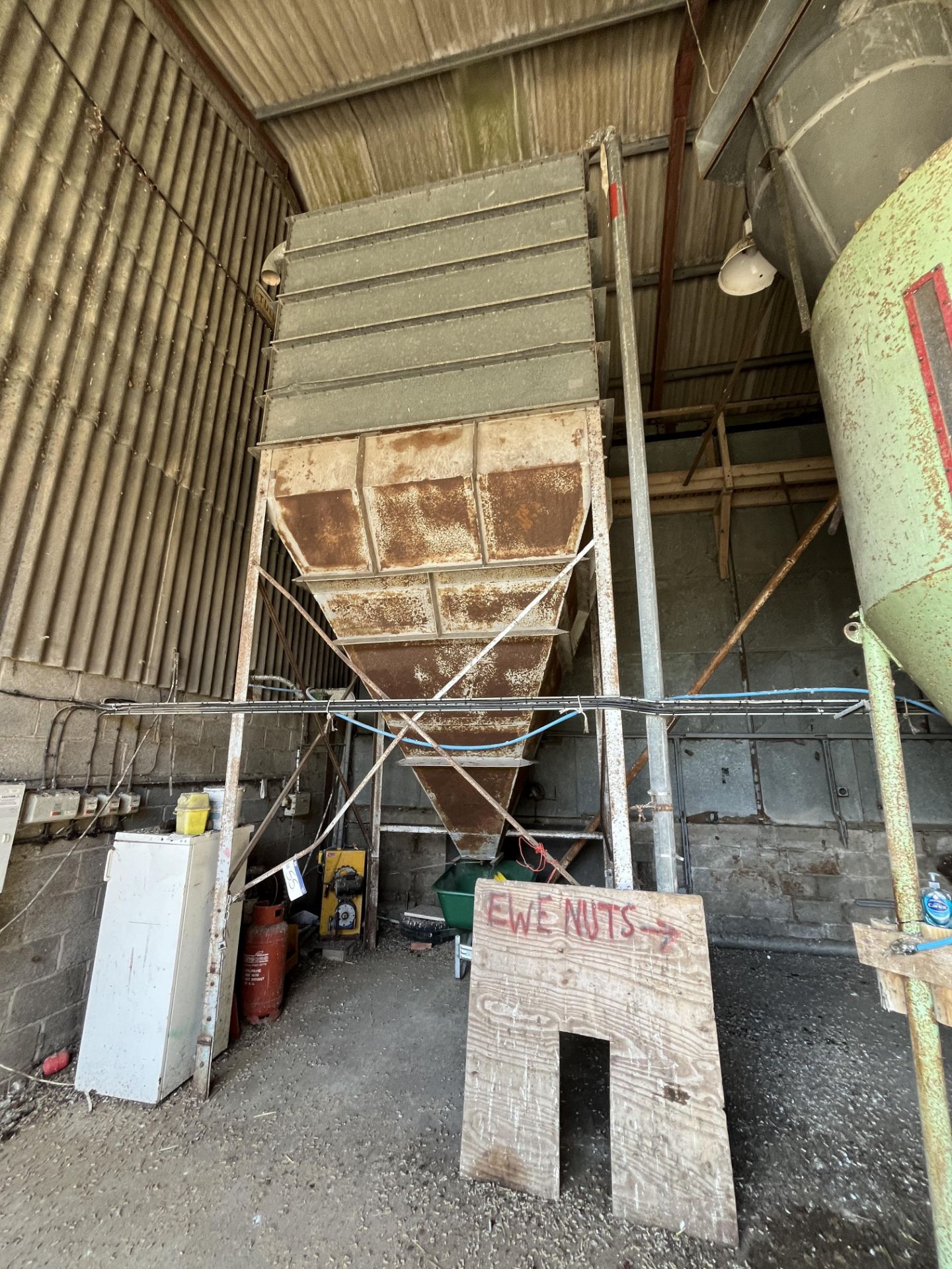 12 Tonne Free Standing Grain Silo, lot located Newark, Nottinghamshire Please read the following
