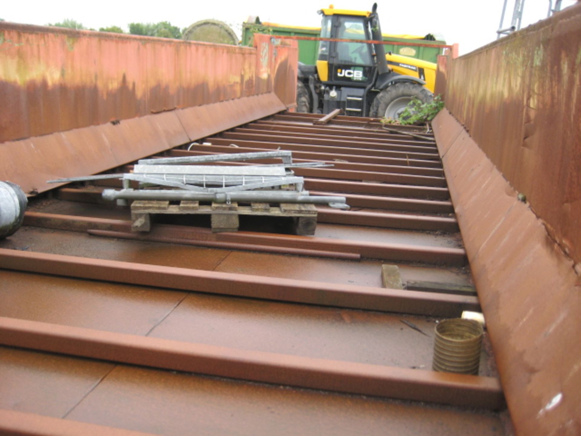 Bunker/ Feeder, approx. 2.8m wide x 12.5m long x 1.6m deep, on short support legs and gearbox (no - Image 6 of 12
