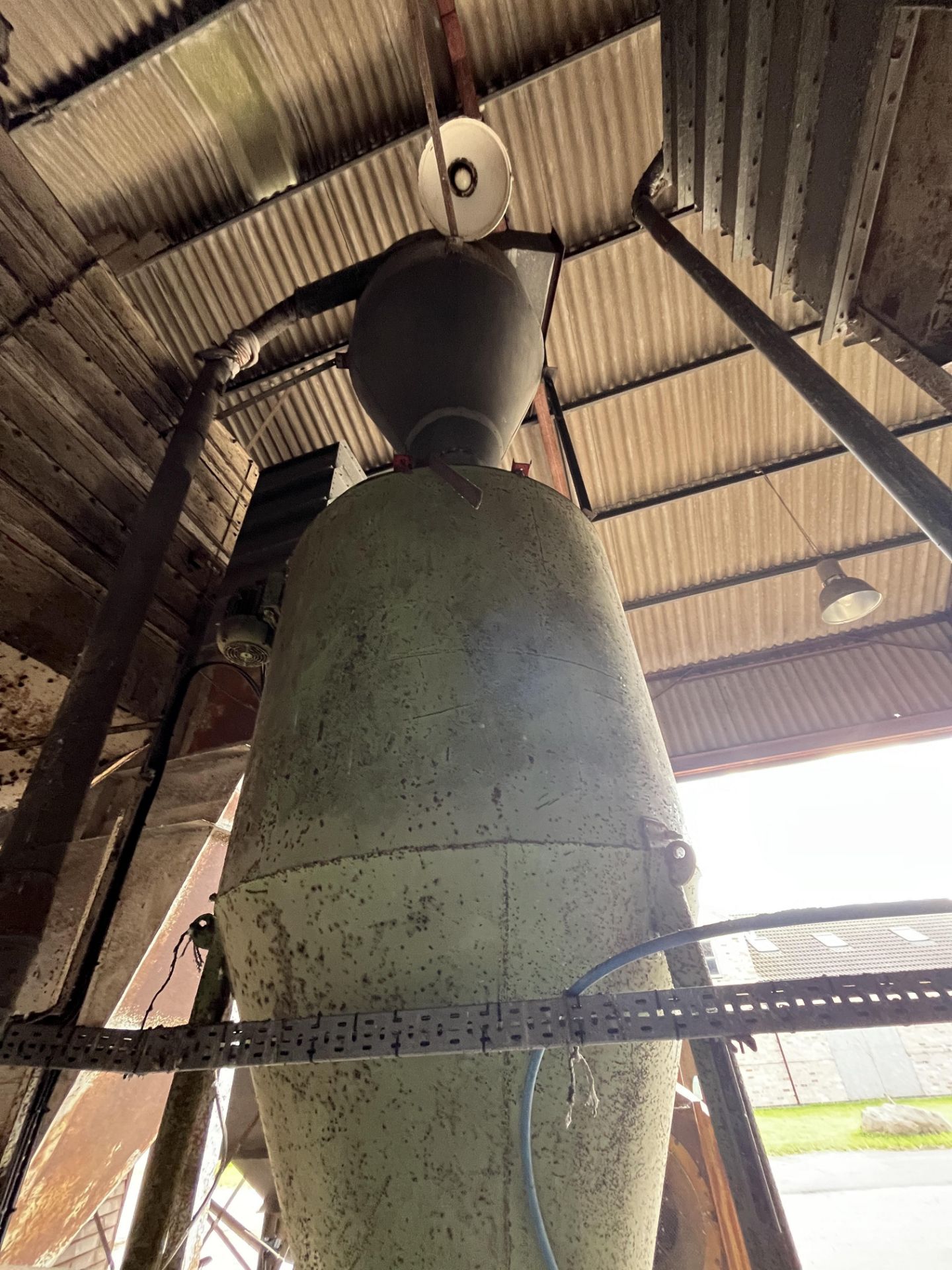 12 Tonne Refold Verical Fountain Mixer with Cyclone Receiver Unit to top, lot located in Newark, - Image 7 of 7