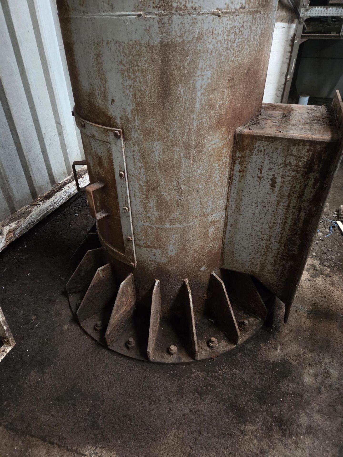 Emmission Stack (flu), approx. 765mm dia. x 15m high, made from 10mm thick mild steel, it is in four - Image 3 of 3