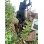 Liebherr Hydraulic Grab, loading free of charge - yes, lot location Caunton, Newark, Notts Please