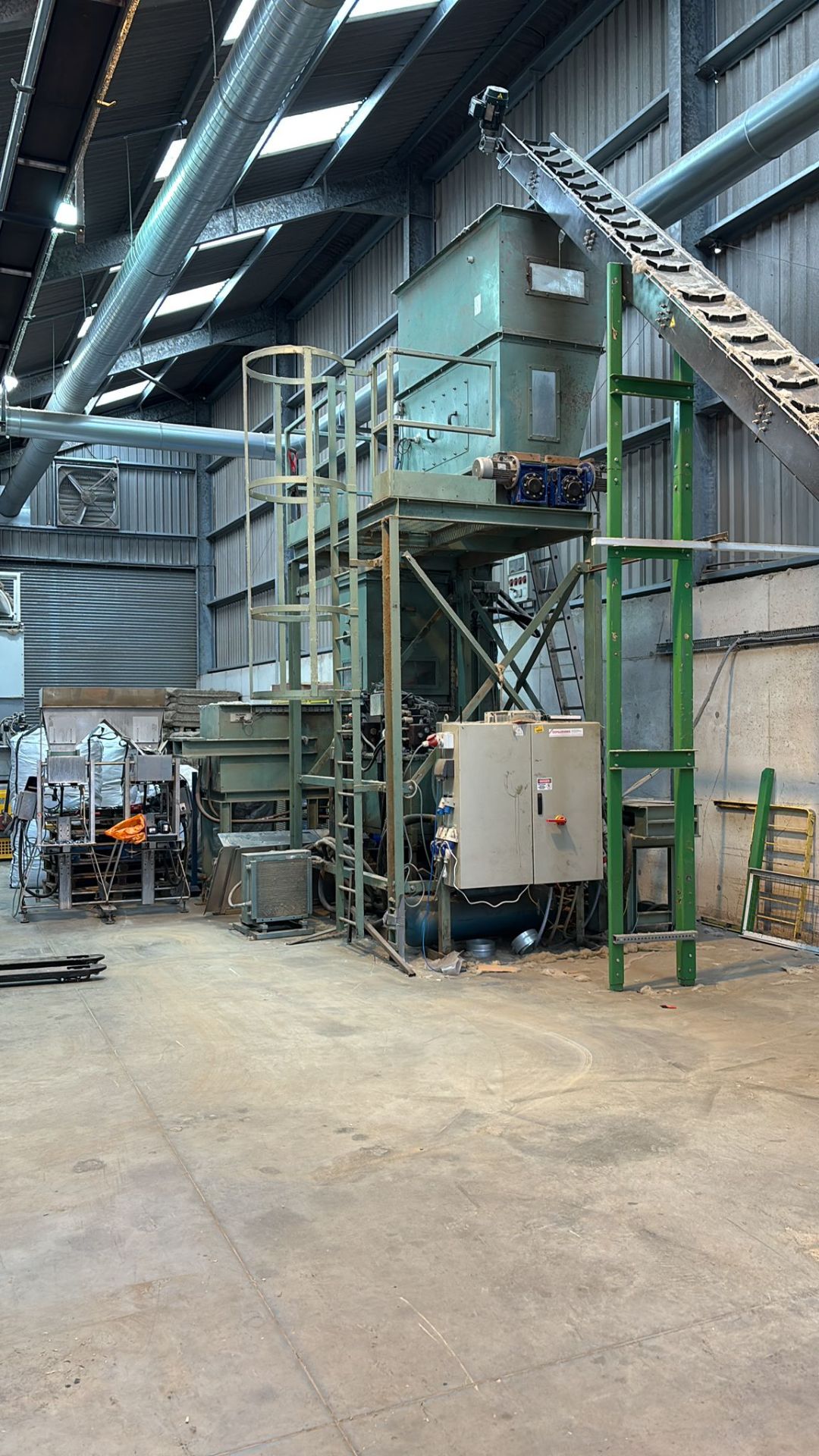 Challenger Horizontal Form, Fill and Seal Baler, year of manufacture 2008, built for pre-chopped - Image 2 of 13