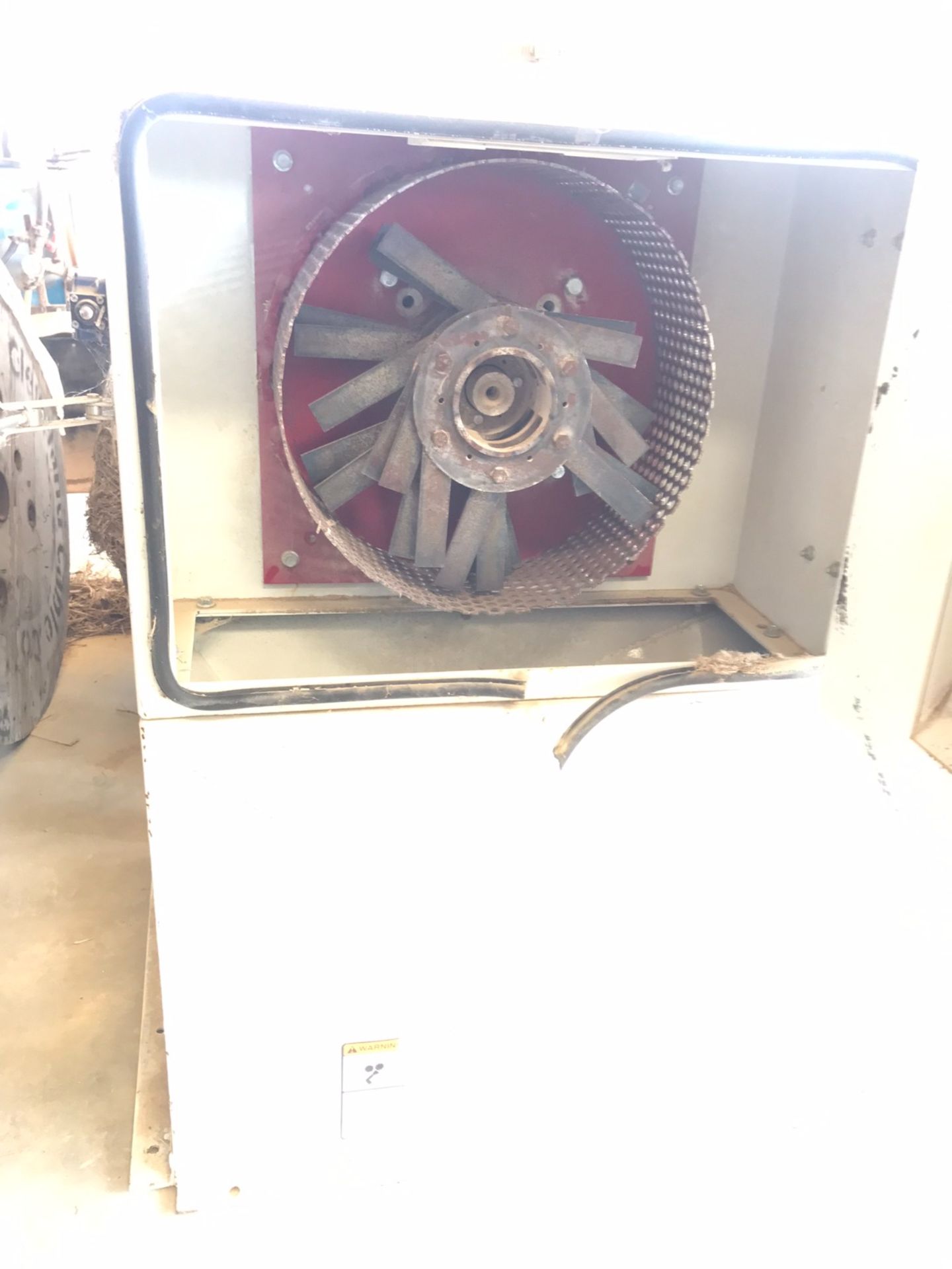 Sudenga Hammer Mill, with 22 kW 1460 rpm direct drive, it has gravity discharge only via an auger - Image 4 of 4